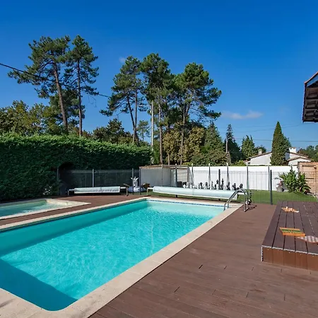 Holiday home La Maison Du Bonheur 30 Personnes Avec Piscines Chauffees