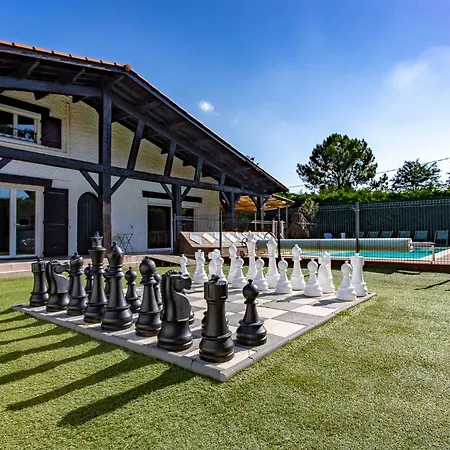 Holiday home La Maison Du Bonheur 30 Personnes Avec Piscines Chauffees Ares