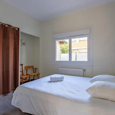 Holiday home La Maison Du Bonheur 30 Personnes Avec Piscines Chauffees Ares